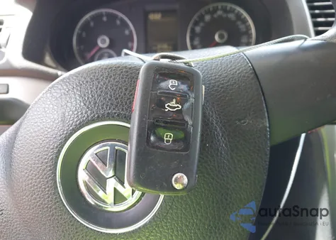 2013 Volkswagen Passat S from USA, damaged, VIN 1VWAP7A36DC060285